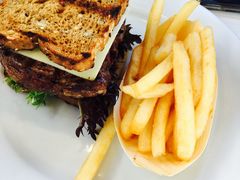 -Bully Hayes Restaurant & Bar