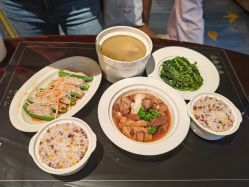 -臻康乃馨月子中心(凯宾斯基店)