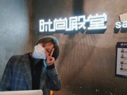 -时尚殿堂明星门店