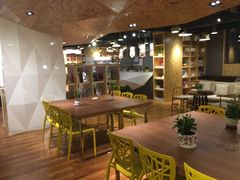 -新华里咖啡书吧(新华书店小寨店)