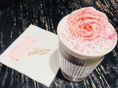 倾城之恋玫瑰芝士拿铁-StayReal Cafe(长宁来福士广场东八区店)