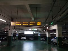 -百联南桥购物中心-停车场