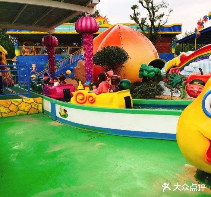 湿地公园中的游乐场