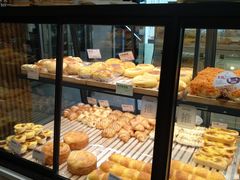 面包甜点陈列柜-康欣面包生日蛋糕(幸福店)