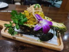 -Chom Cafe and Restaurant