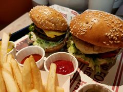 -The Habit Burger Grill 哈比特汉堡(复兴soho店)
