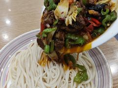 -歹歹的加个面过油肉拌面
