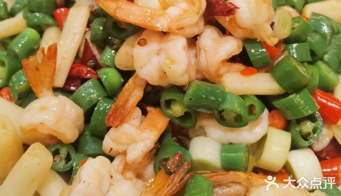 大众点评上很火的云南菜，装修风格很好看 氛围感十足