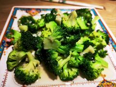 清炒番茄西兰花-巴依兄弟西域美食(机场店)