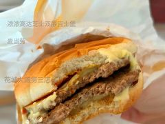 浓浓高达芝士双层吉士堡-麦当劳(广州花城汇店)