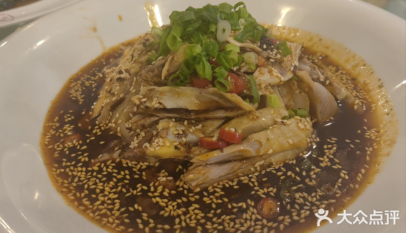 不远处就是绵阳最好的温泉之一，地理位置十分优越