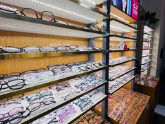 -优医视平价眼镜蔡司依视路折扣工厂店(十里堡店)