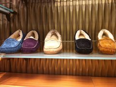 ugg一角-UGG(燕莎奥特莱斯购物中心店)