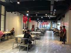 大堂-凤凰路何眼镜香辣蟹(花果园店)