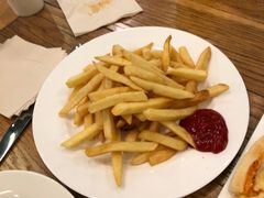 -汽车博物馆主题餐厅