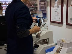 -美式眼镜·授权蔡司.依视路.尼康.豪雅.明月(人民广场店)