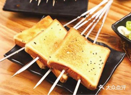 爱尚虾友记麻辣小龙虾特色烧烤烤面包片图片