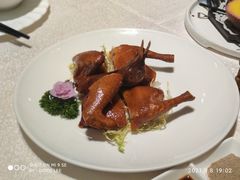 秘制红烧乳鸽-荣粤酒家·融合粤菜