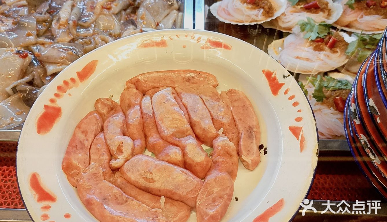这一桌肉，我一个人都吃完了！