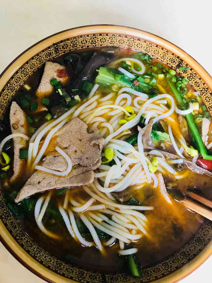 打分 到长寿来办点事情,中午大众点评搜的面馆,泡椒类米线很是惊艳