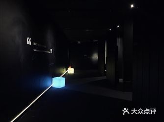 在合生汇偶然闲逛时发现5F出现了一个HOLOLIVE