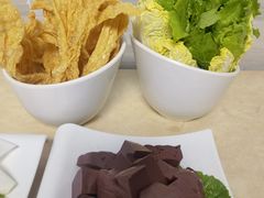 -墨脱石锅椰子鸡•香草鸭•东山羊(大东海店)