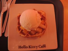 香草冰淇淋水果华夫饼-Hello Kitty Cafe(弘大店)