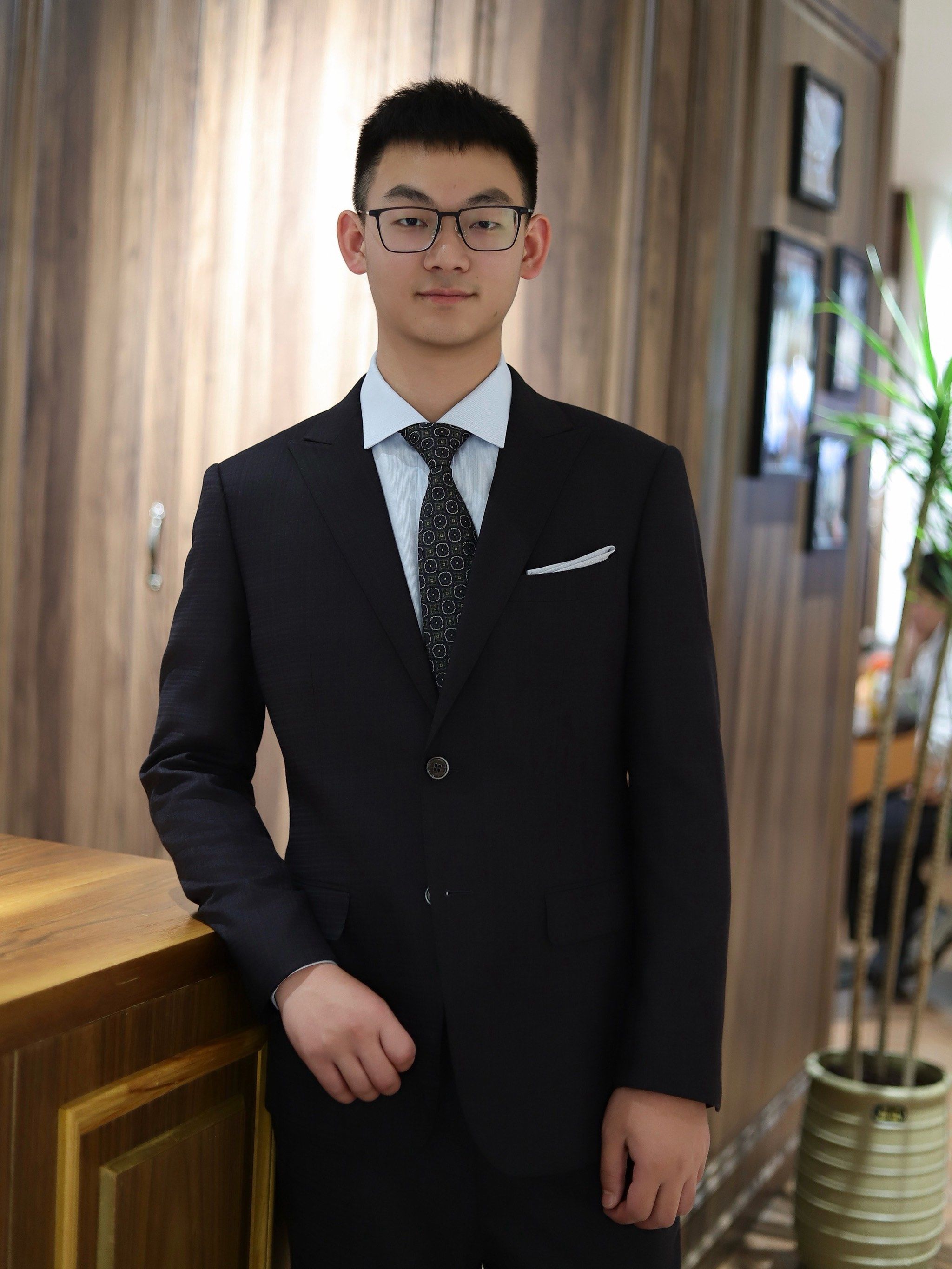 无美颜无滤镜,这才是普通人穿西装的样子