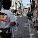 里面的二手衣服或用品大多跟新的没什么差别