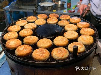 鸡蛋汉堡等了几分钟就买到了，这个还是趁热吃比较好吃
