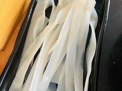 -果松木炭酸菜铜火锅·外婆参鸡汤