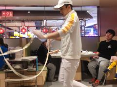 现场表演抻面-海底捞火锅(公益西桥店)