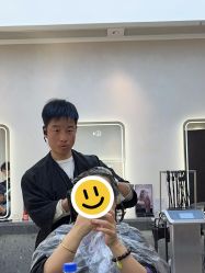 -苏豪美发S A L O N烫发染发
