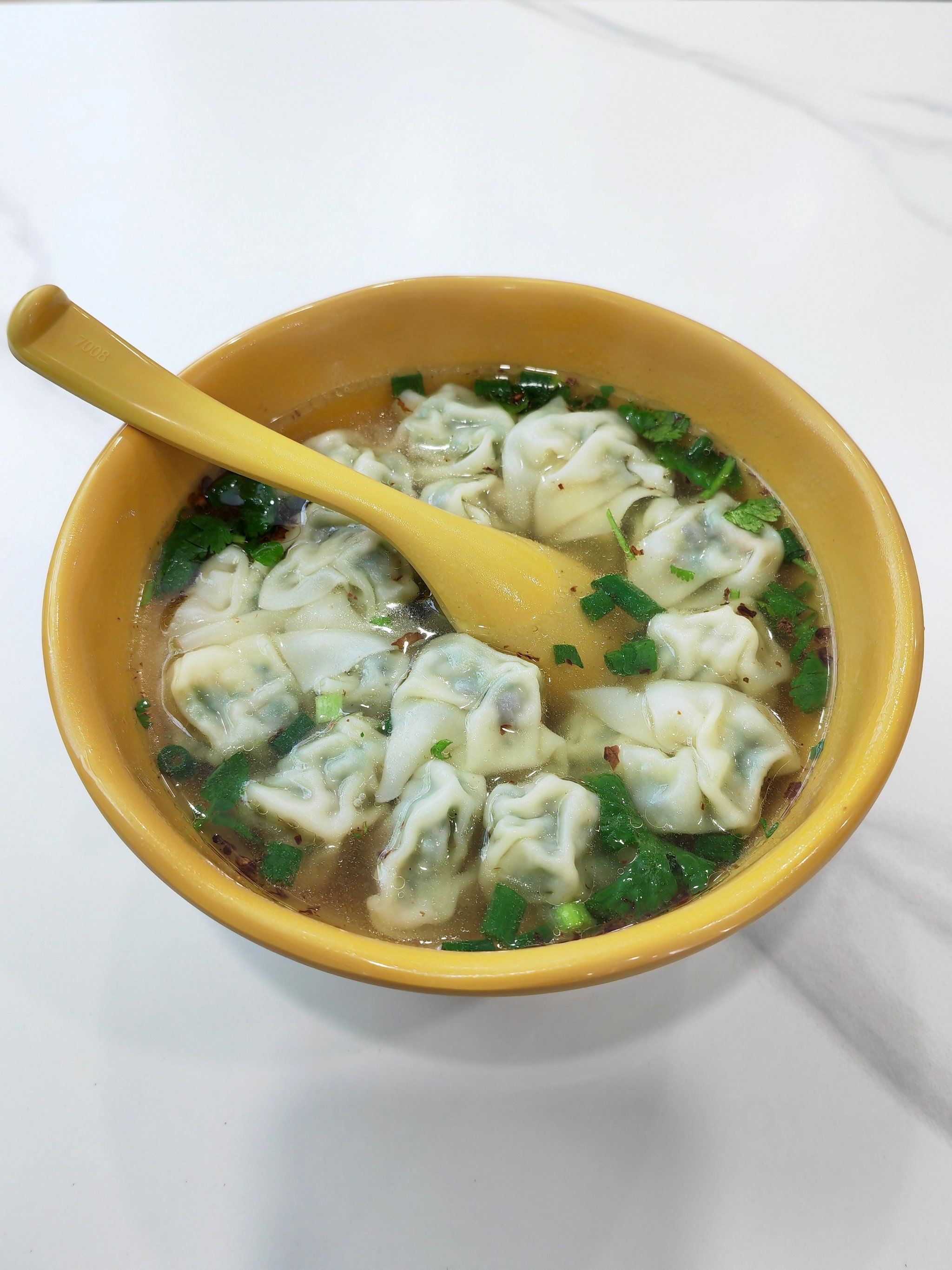 老上海馄饨铺 . 特色荠菜小馄饨