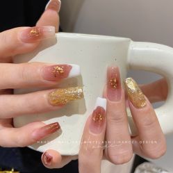 -花岐款式专研健康美甲沙龙