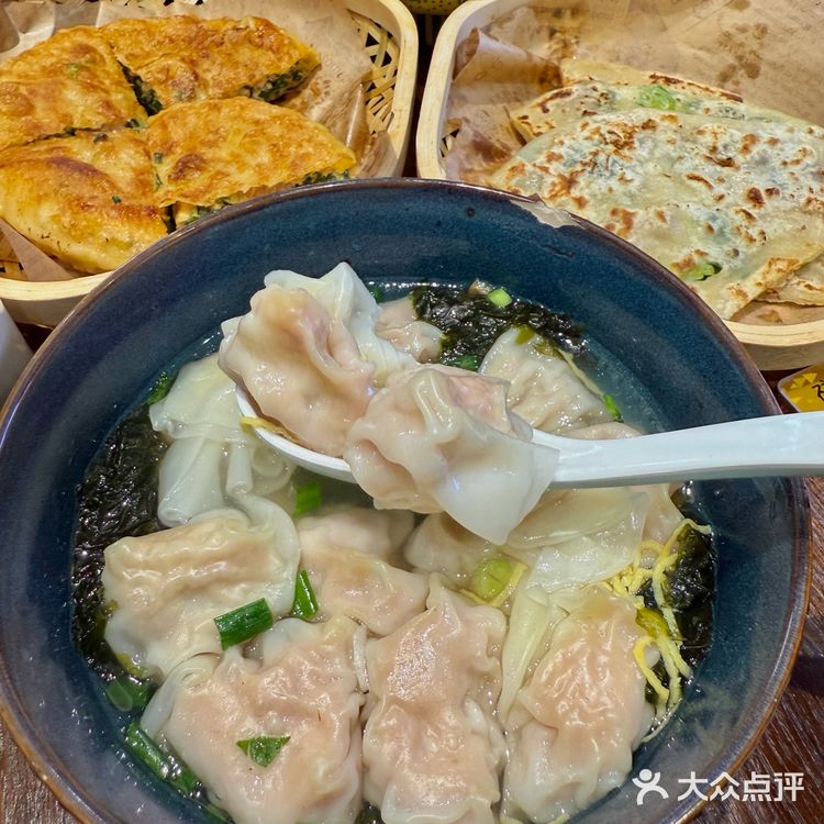 宁波城隍庙！超多小吃！！好吃s了！快去吃！！