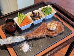 -三亚亚龙湾瑞吉酒店·宴悦Driftwood·游水海鲜·牛排·草坪·私人定制