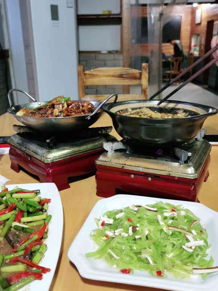 红梅饭店(x064店)-"点了一个毛豆腐,一个臭鳜鱼,可能是来到了.