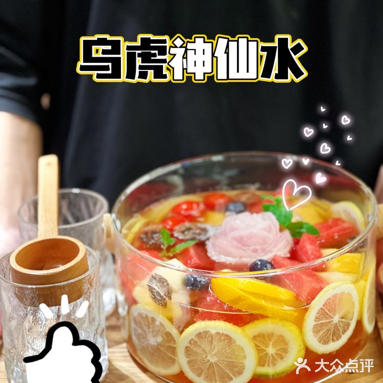 小草探店の陆家嘴超“黑”沉浸式日料