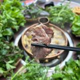 不愧是散养的跑山鸡味道就是好吃，鸡肉还是被烟熏过的