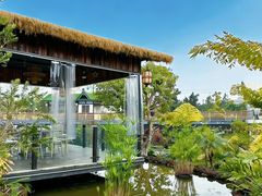 -茅草房·河畔园林火锅