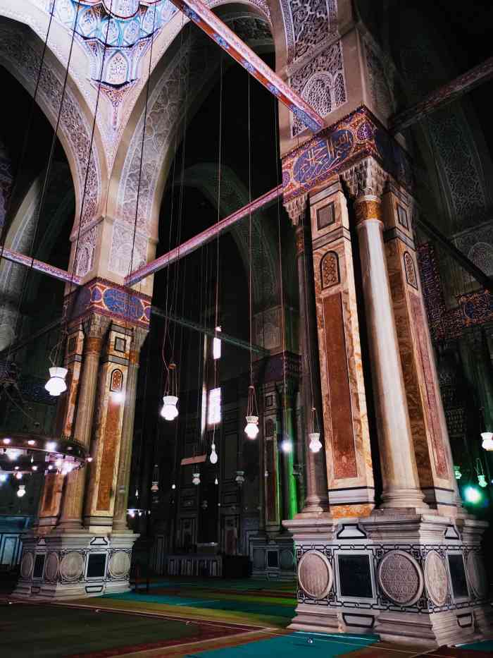 瑞法伊清真寺-"瑞法伊清真寺建筑富丽堂皇,融合多种伊斯兰.