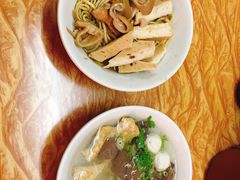 -松树干拌面店