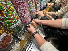 -m豆巧克力世界(上海世茂广场店)