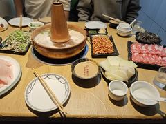 -洞庭洲·防空洞火锅·铜锅涮肉·烧烤(新百广场店)