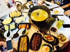 炸响铃-鲜入围煮花胶鸡海鲜火锅