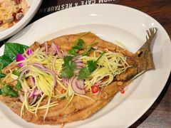 -Chom Cafe and Restaurant