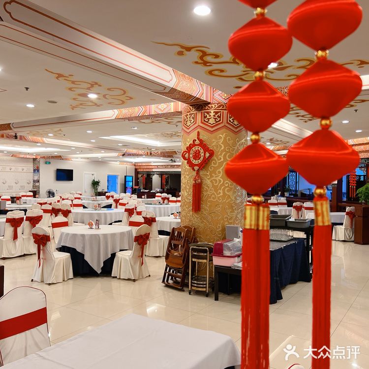 【兜兜吃吃】开在紫金山里的老牌烤鸭全聚德