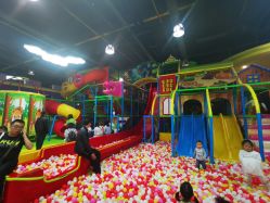 -维佳童话镇演出现场(徐东店)