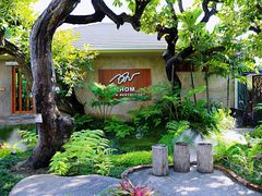 -Chom Cafe and Restaurant